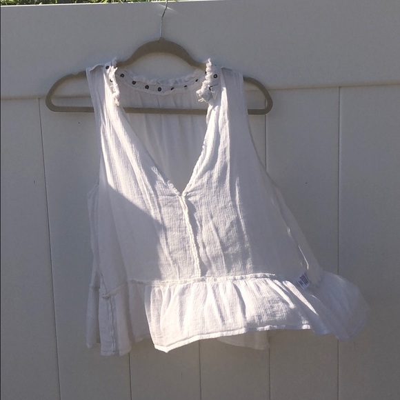 Sleeveless white tank - Picture 2 of 2